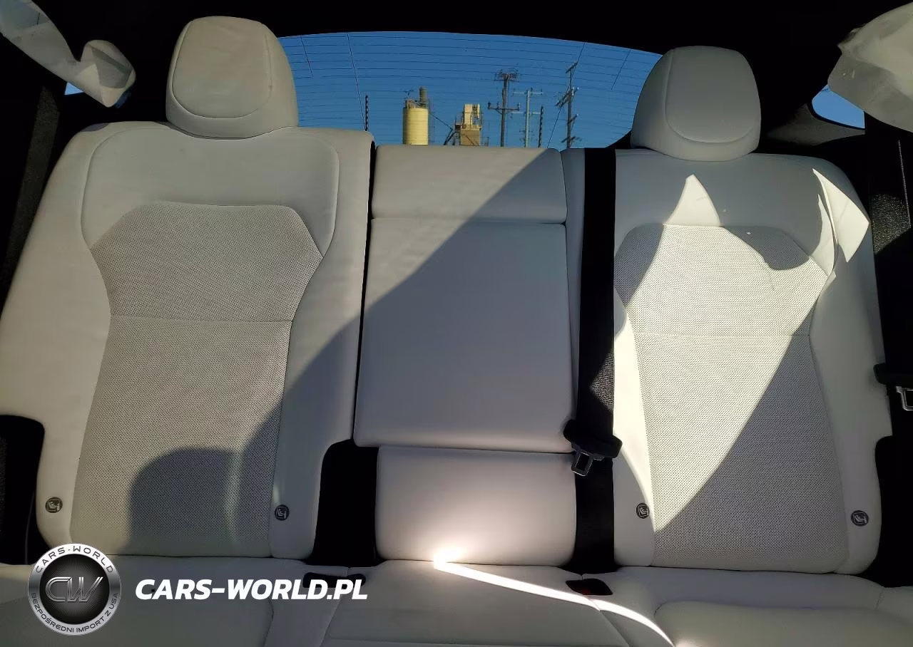2026 Tesla Model Y VIN:7SAYGDED4TF596093 - 10