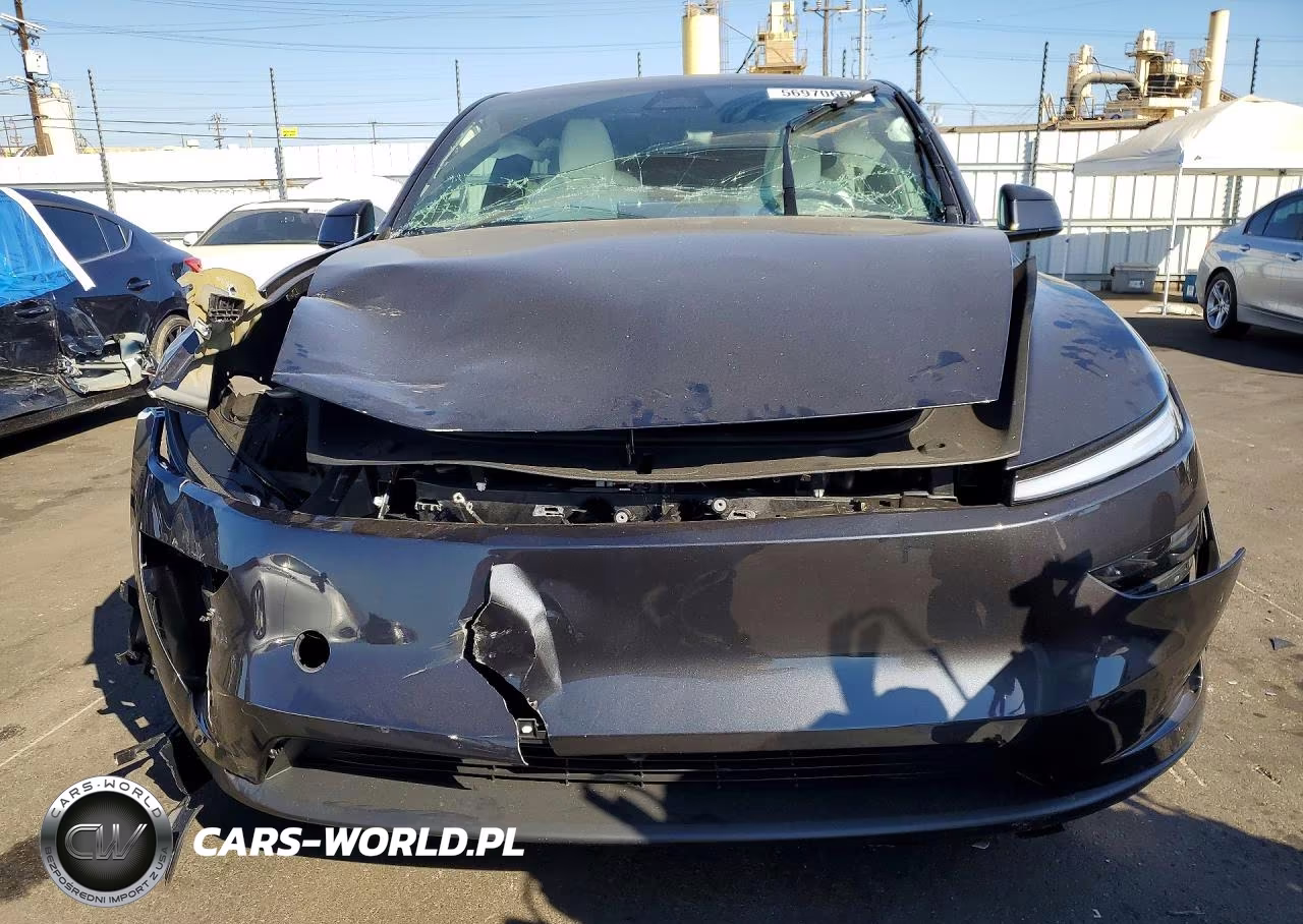 2026 Tesla Model Y VIN:7SAYGDED4TF596093 - 5
