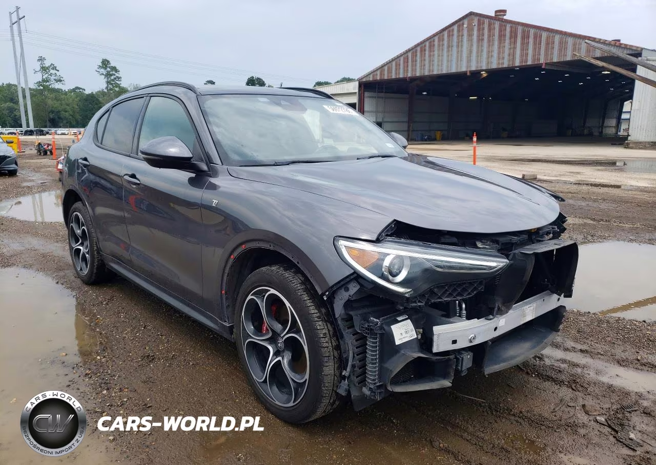 2022 Alfa Romeo Stelvio Ti VIN:ZASPAKBN0N7D32722 - 4