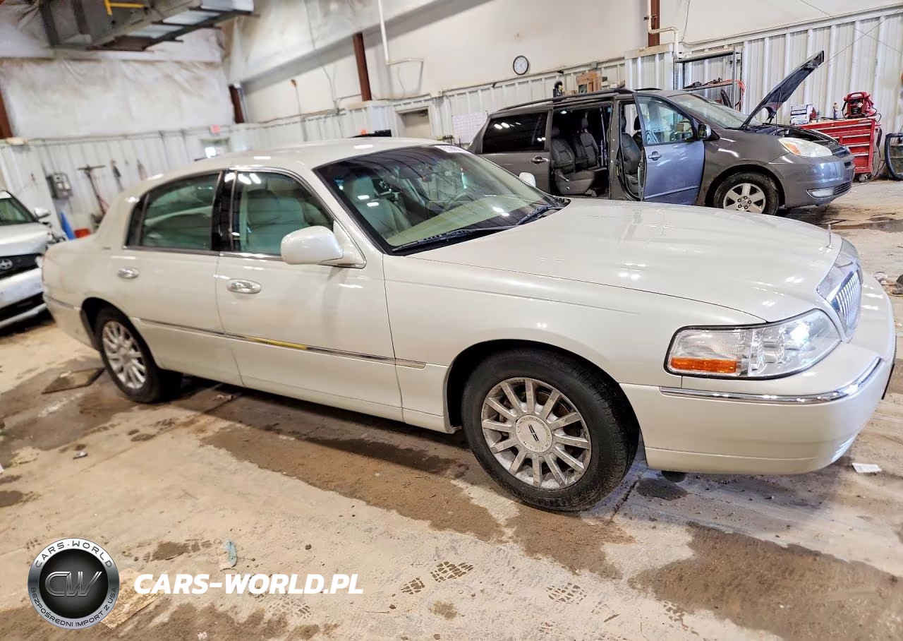 2006 Lincoln Town Car Signature VIN:1LNHM81W36Y622591 - 4