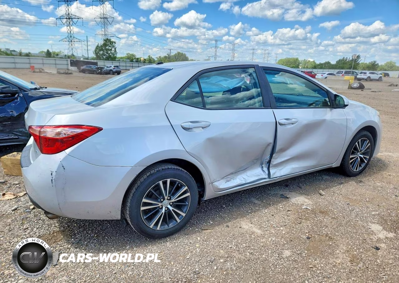 2018 Toyota Corolla Le VIN:2T1BURHE3JC041814 - 3