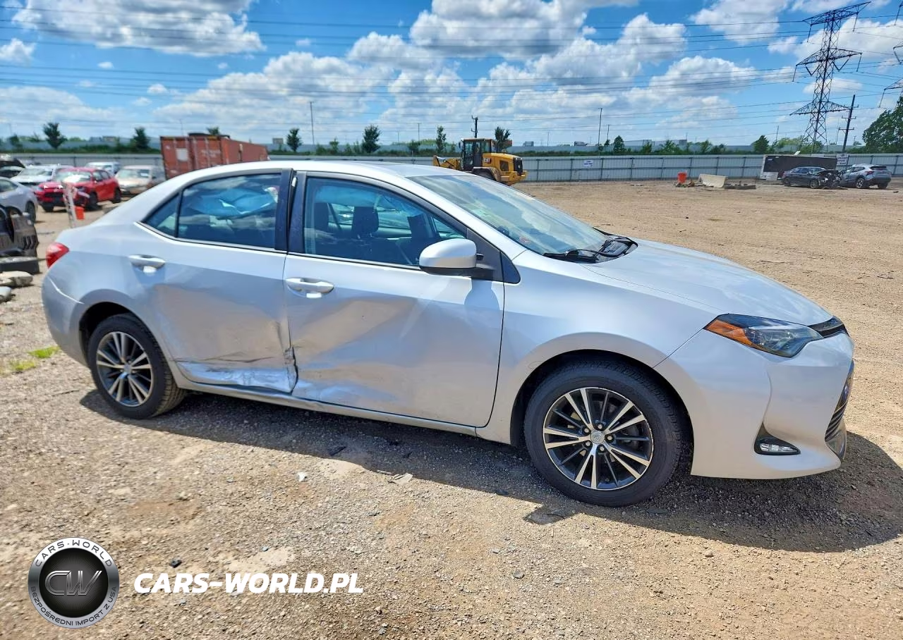 2018 Toyota Corolla Le VIN:2T1BURHE3JC041814 - 4