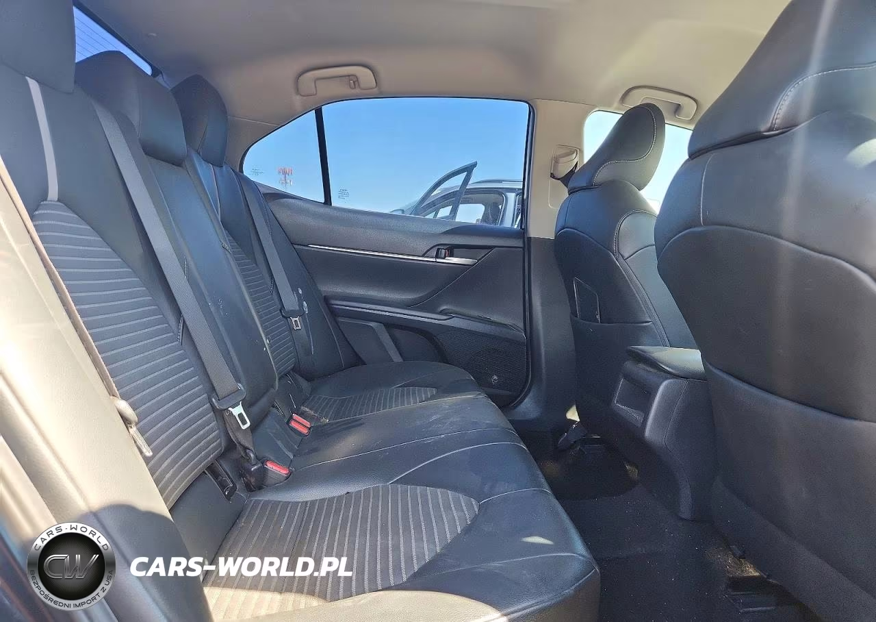 2019 Toyota Camry L VIN:4T1B11HK6KU245698 - 10