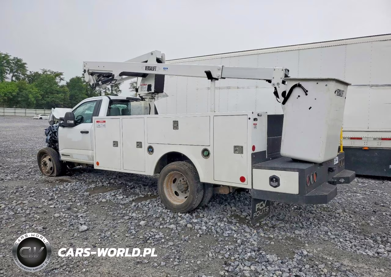 2023 Ford F550 Super Duty Bucket Truck VIN:1FDUF5GTXPDA14435 - 3