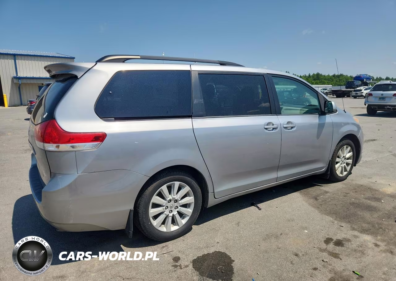 2013 Toyota Sienna Le VIN:5TDJK3DC2DS051748 - 3