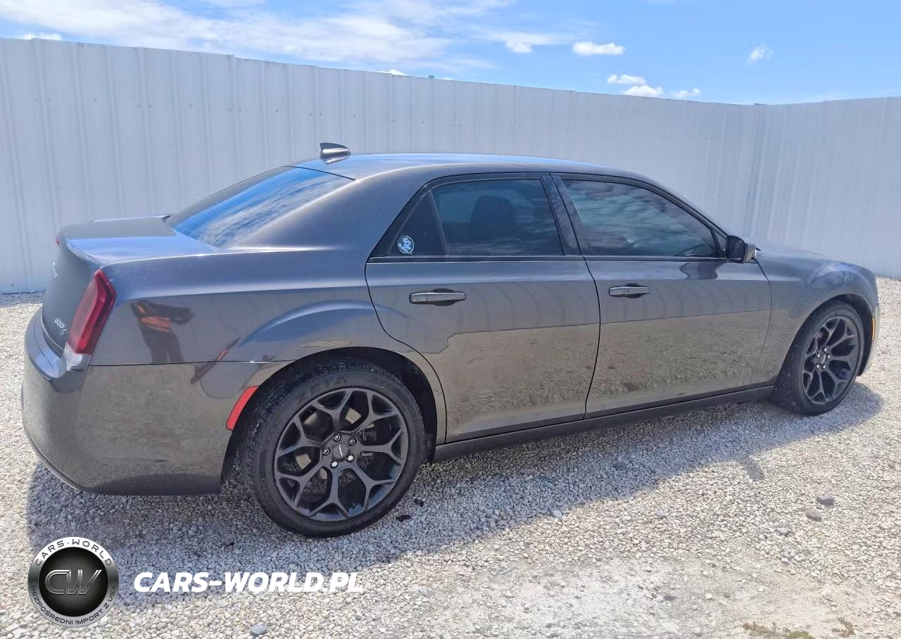 2019 Chrysler 300 S VIN:2C3CCABG1KH654206 - 3