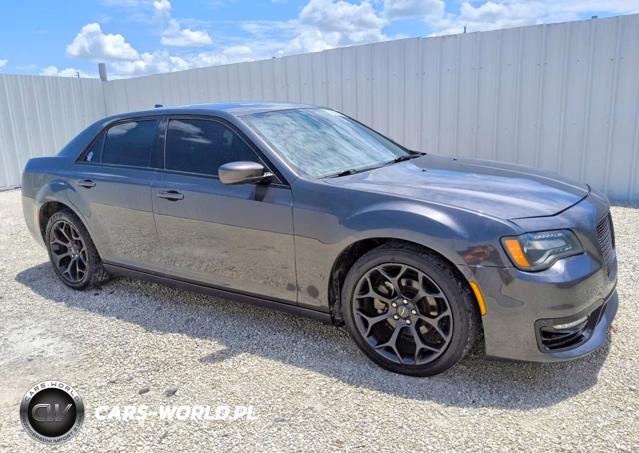 2019 Chrysler 300 S VIN:2C3CCABG1KH654206 - 4