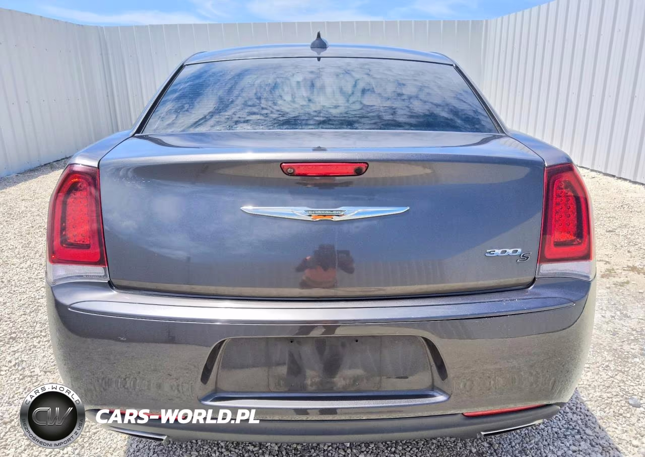 2019 Chrysler 300 S VIN:2C3CCABG1KH654206 - 6