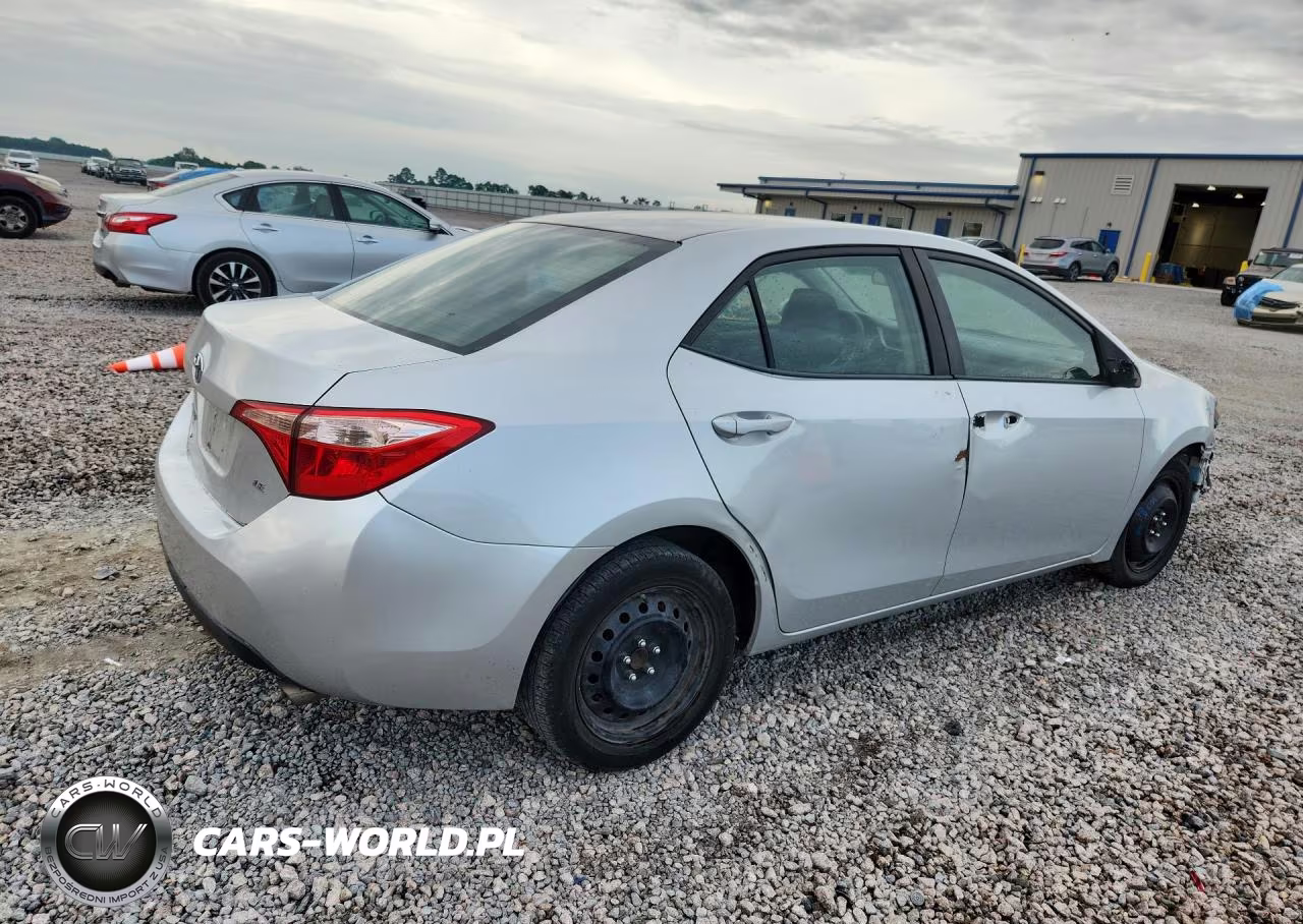 2018 Toyota Corolla Le VIN:2T1BURHE9JC108142 - 3
