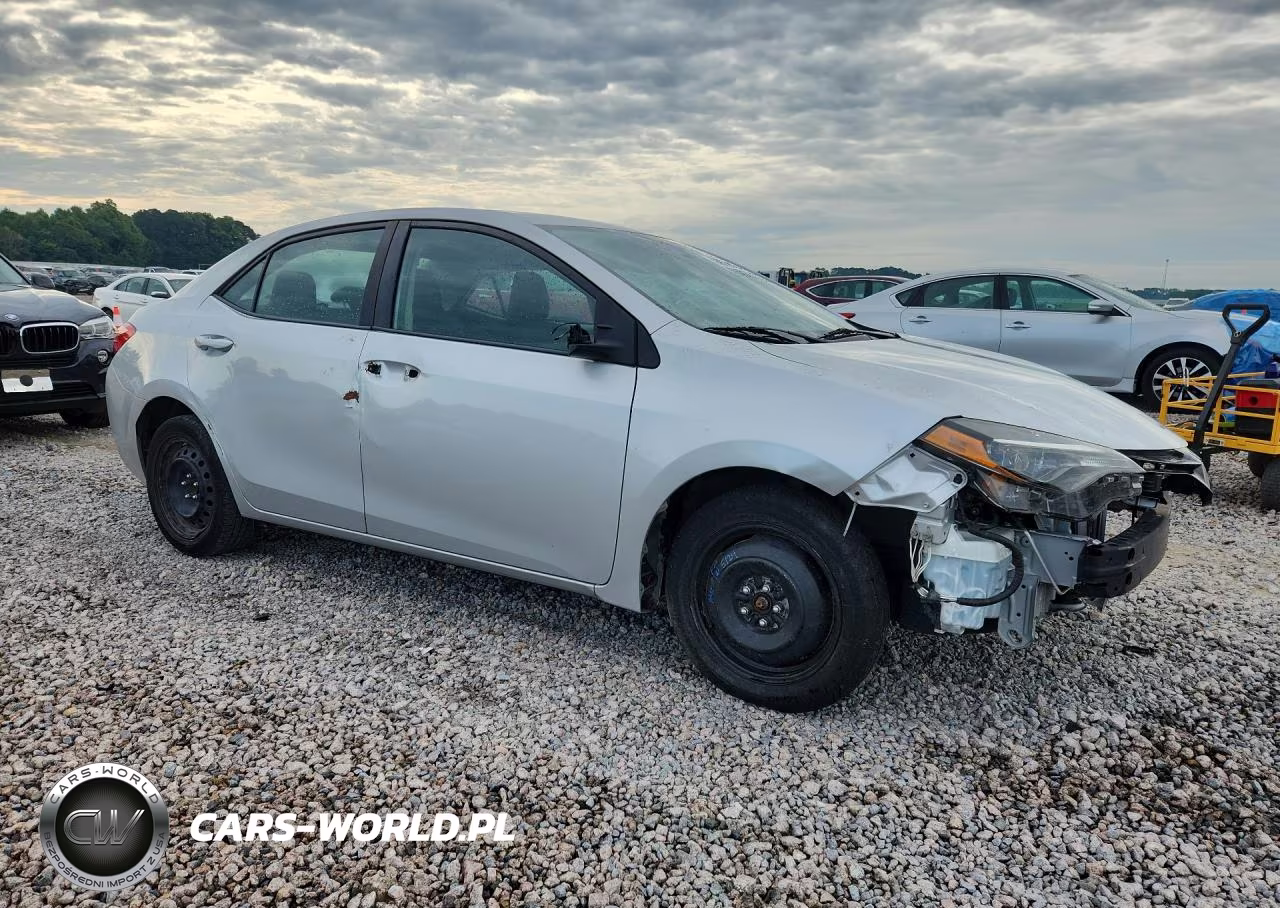 2018 Toyota Corolla Le VIN:2T1BURHE9JC108142 - 4