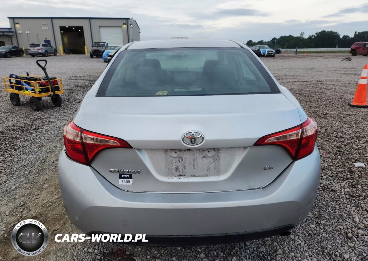 2018 Toyota Corolla Le VIN:2T1BURHE9JC108142 - 6