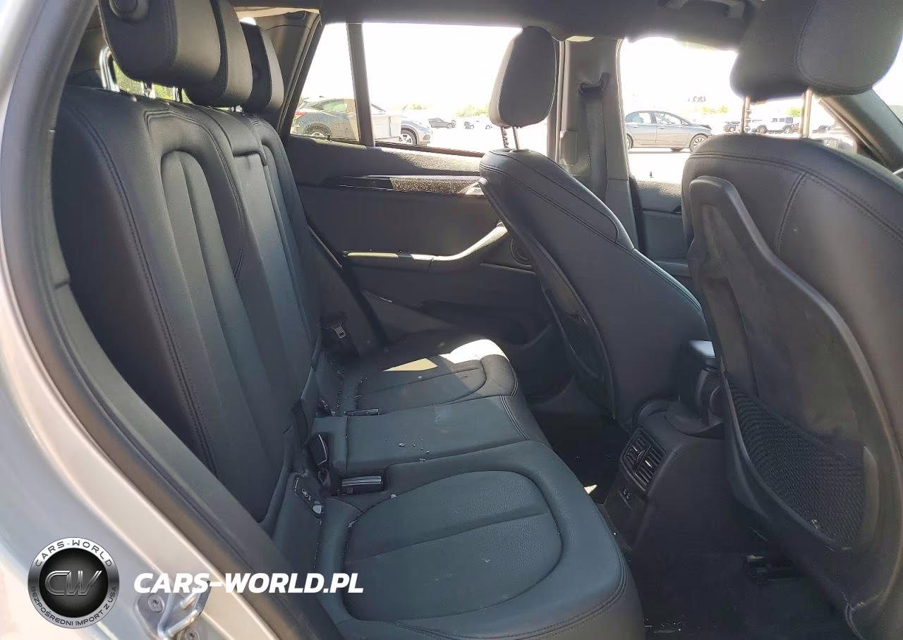 2018 BMW X1 xDrive28I VIN:WBXHT3C38J3H30536 - 11