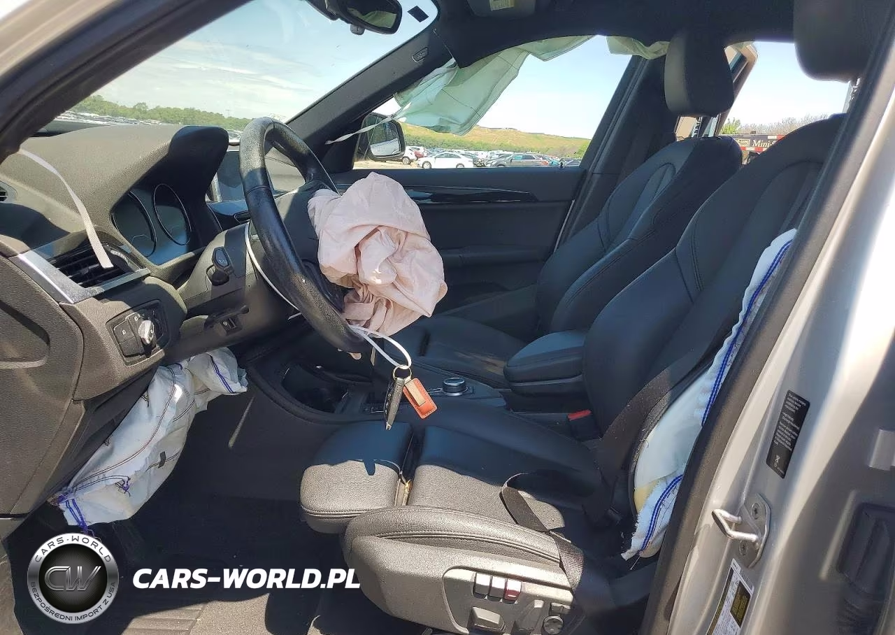 2018 BMW X1 xDrive28I VIN:WBXHT3C38J3H30536 - 7