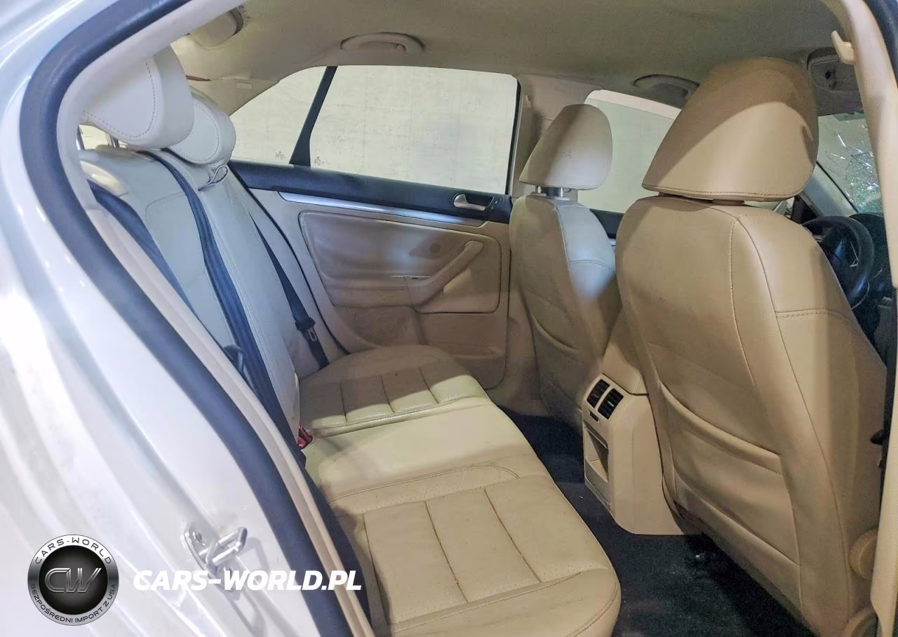 2010 Volkswagen Jetta Limited VIN:3VWAX7AJXAM153058 - 10