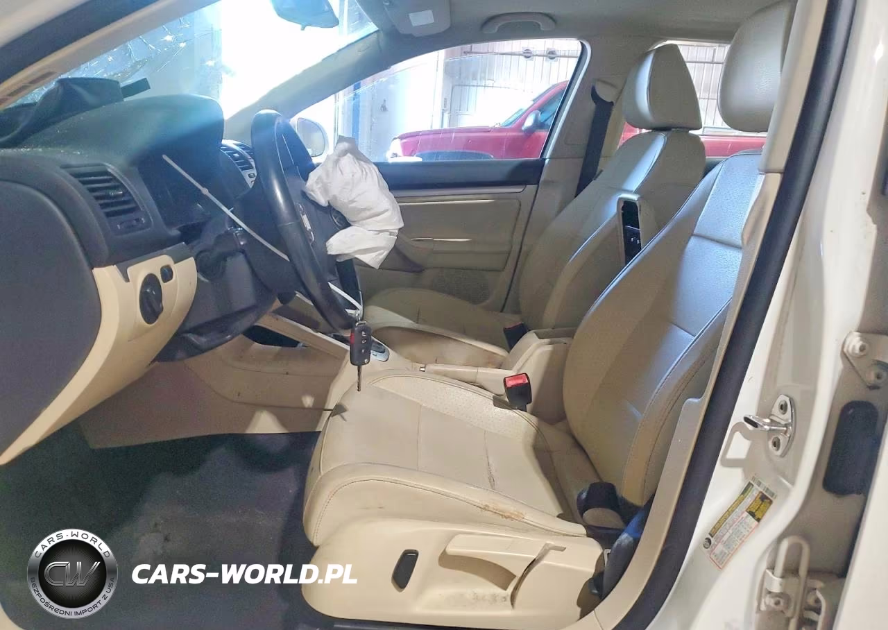 2010 Volkswagen Jetta Limited VIN:3VWAX7AJXAM153058 - 7