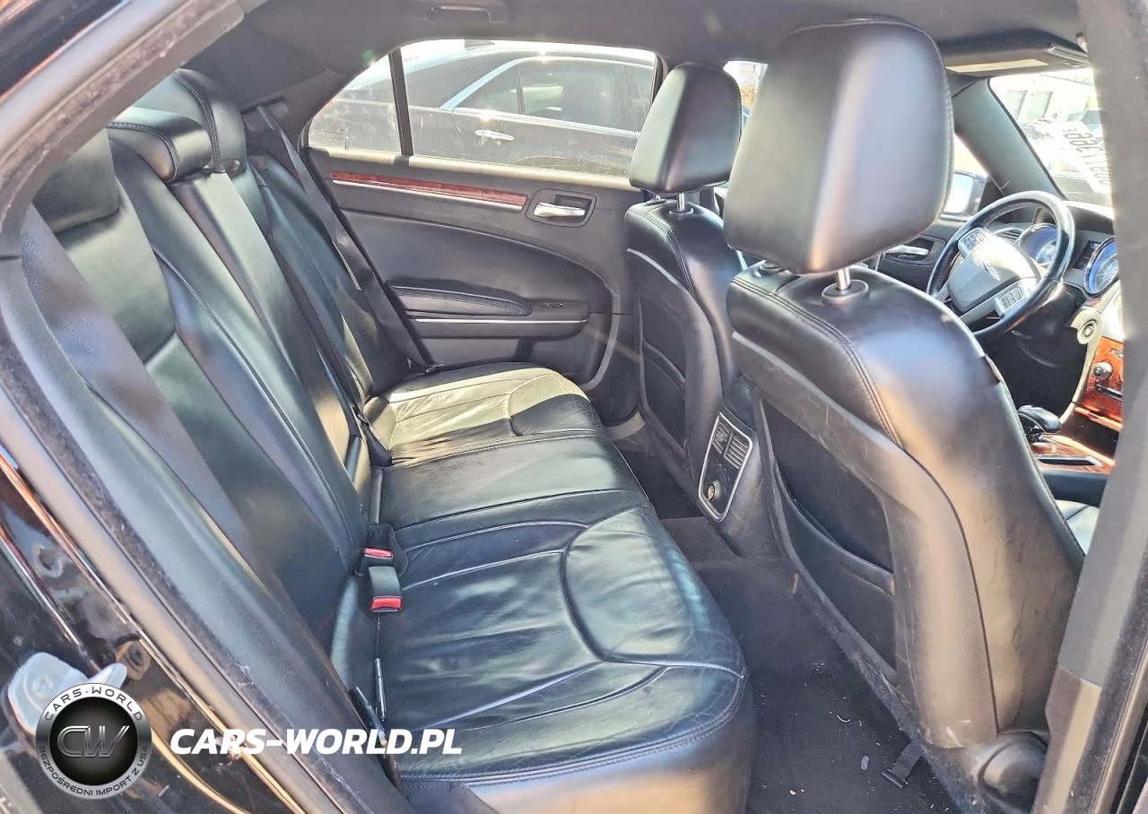 2014 Chrysler 300 VIN:2C3CCAAG9EH260104 - 10