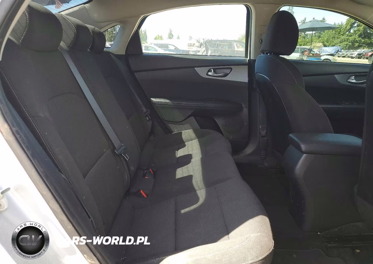 2021 Kia Forte Lxs VIN:3KPF24AD4ME295629 - 10