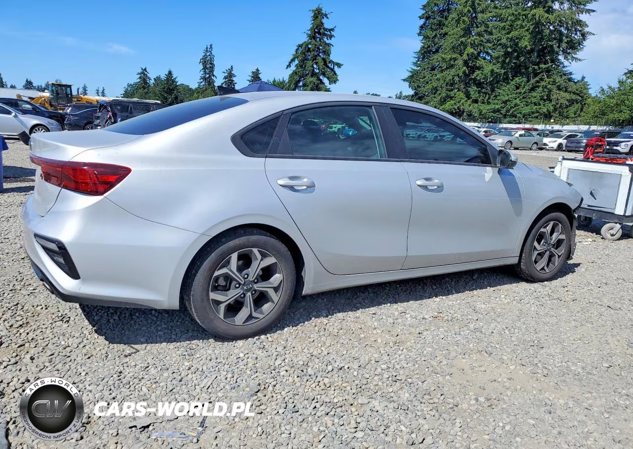 2021 Kia Forte Lxs VIN:3KPF24AD4ME295629 - 3
