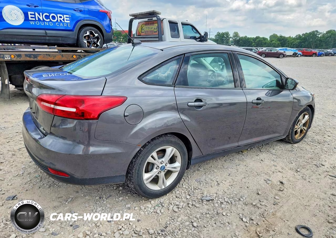 2016 Ford Focus Se VIN:1FADP3F27GL202002 - 3