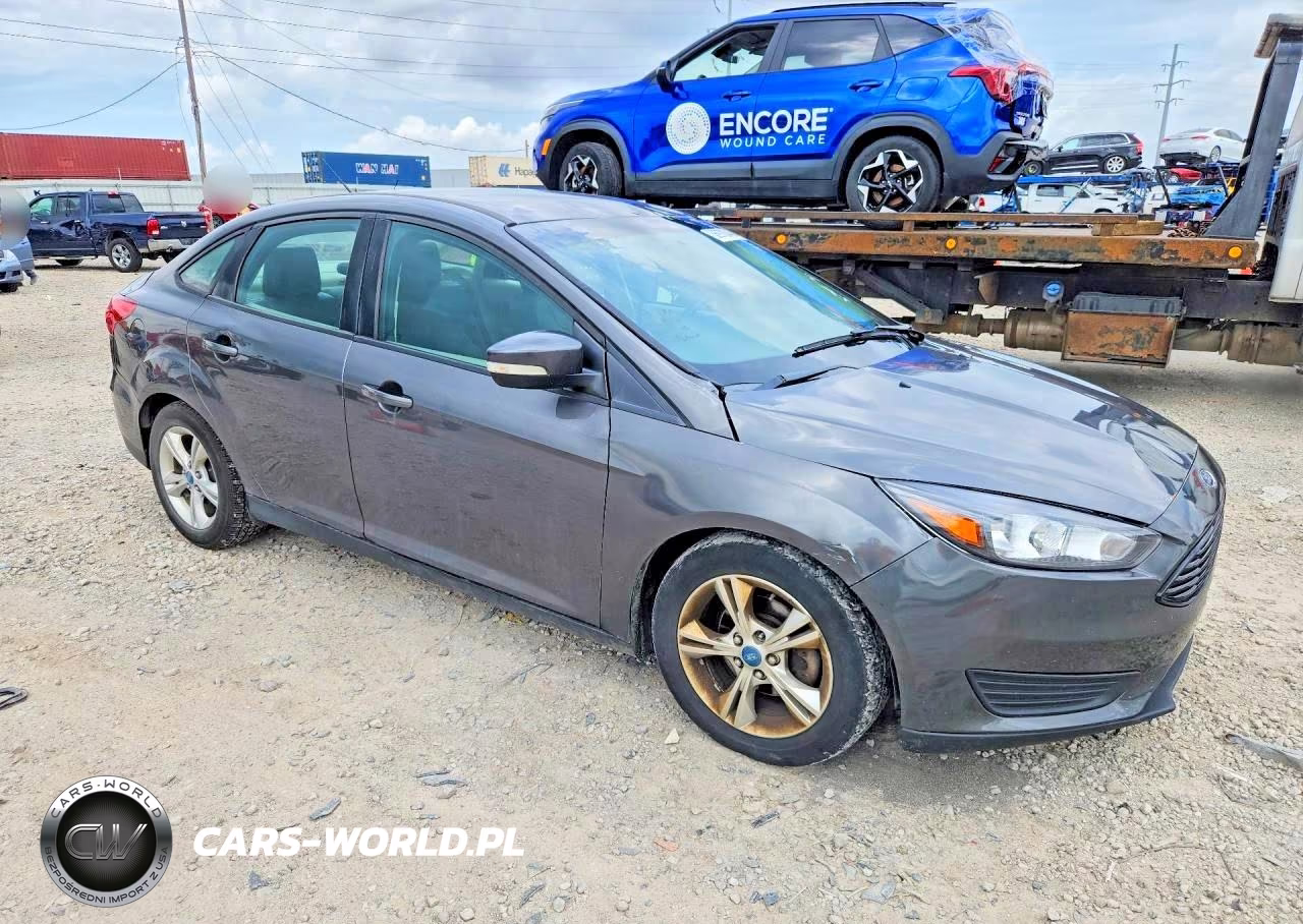 2016 Ford Focus Se VIN:1FADP3F27GL202002 - 4