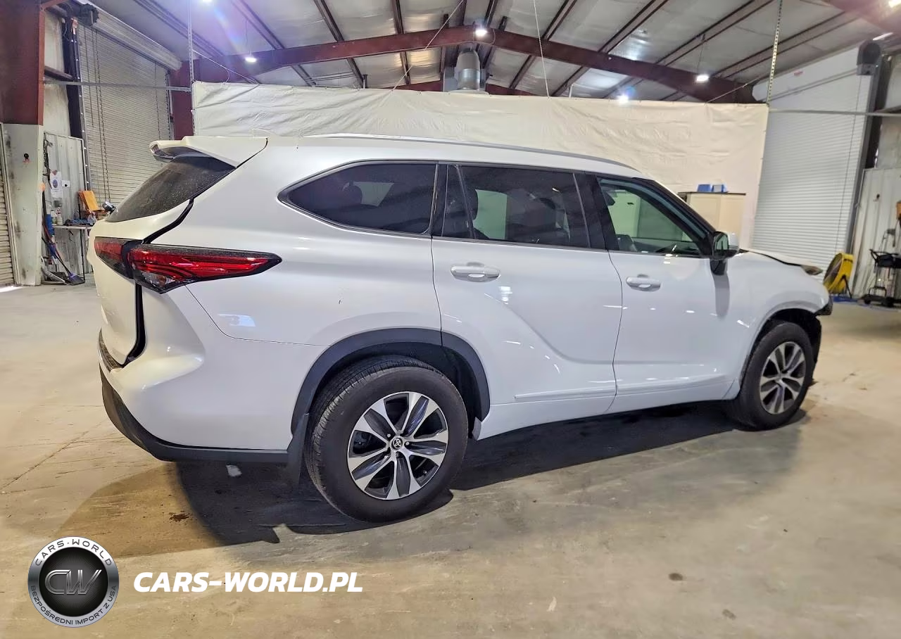 2022 Toyota Highlander Xle VIN:5TDGZRBH2NS163345 - 3