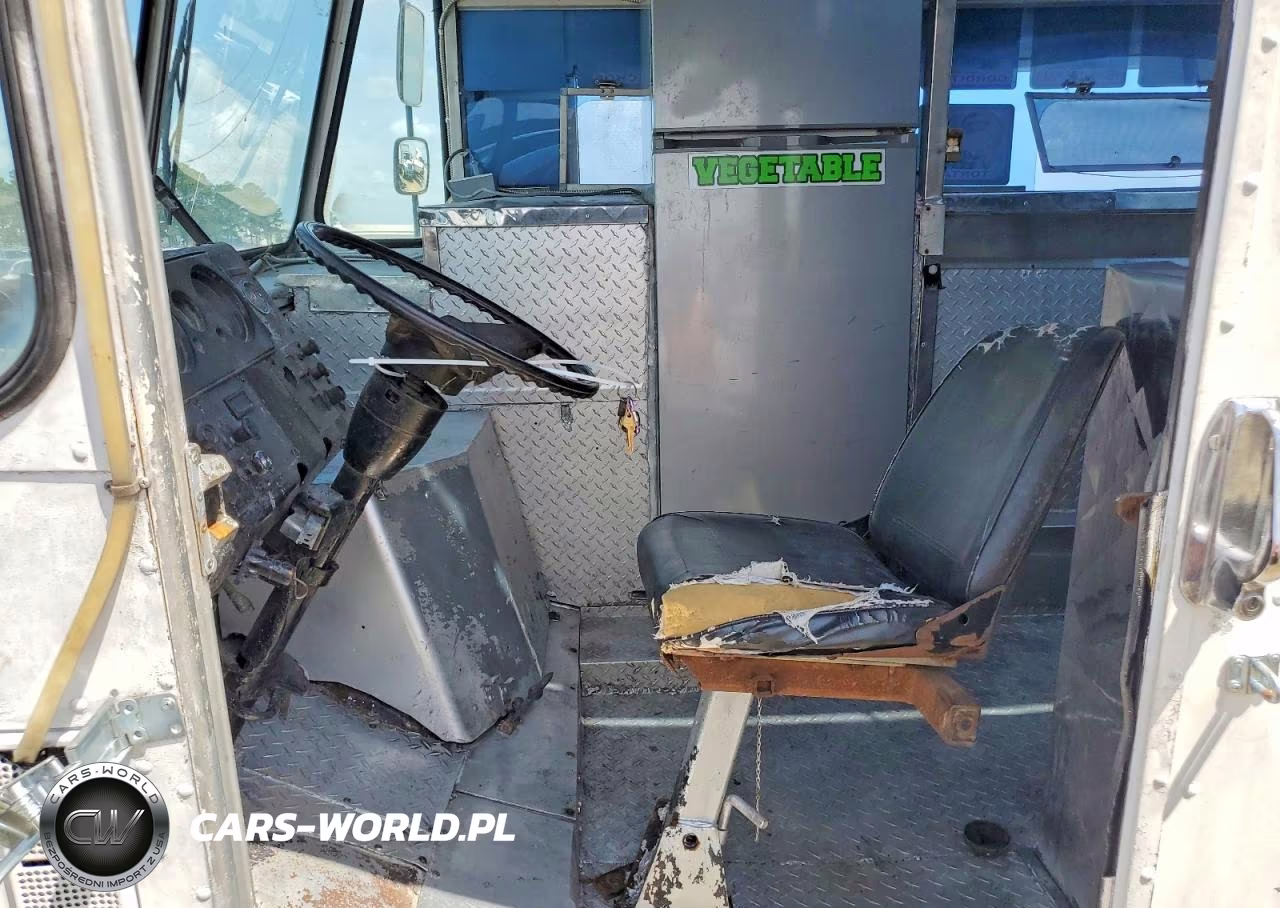1984 GMC Forward Control Chassis P3500 VIN:1GDHP32J7E3505329 - 7
