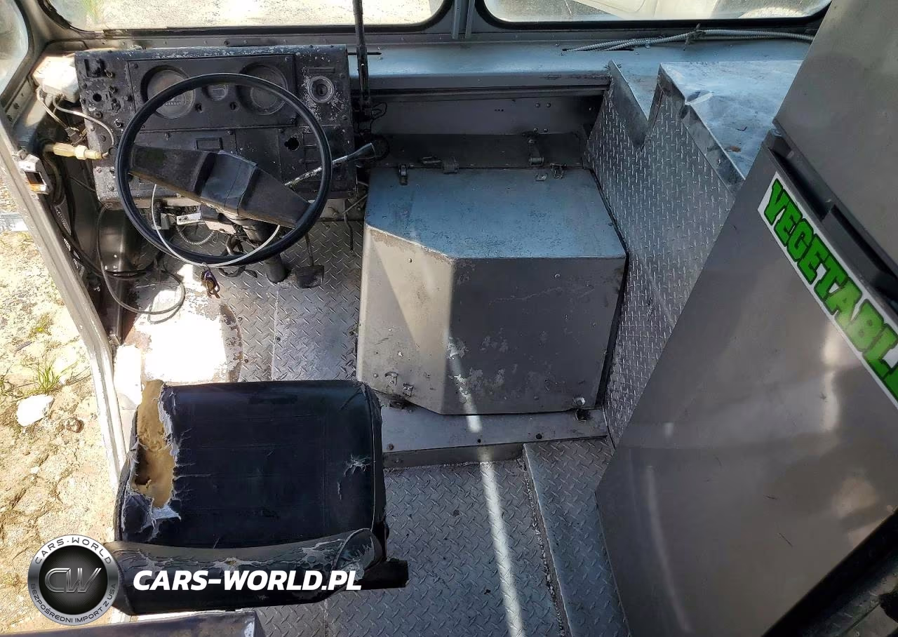 1984 GMC Forward Control Chassis P3500 VIN:1GDHP32J7E3505329 - 8