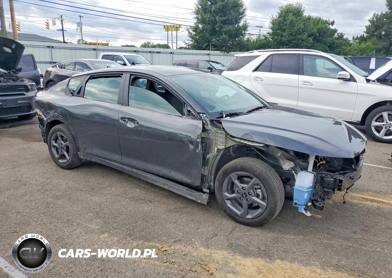 2025 Kia K4 Lxs VIN:3KPFT4DE3SE165596 - 4