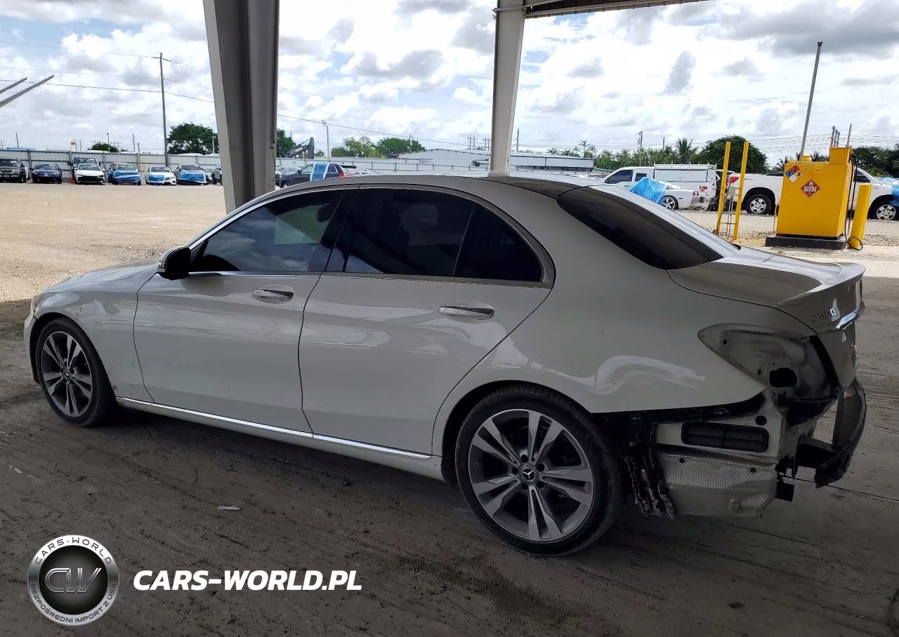 2017 Mercedes-Benz C 300 VIN:55SWF4JB8HU230042 - 2