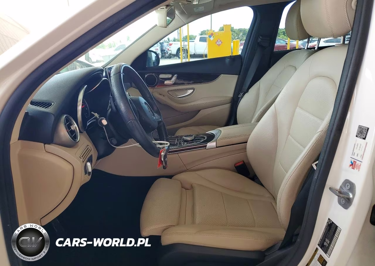 2017 Mercedes-Benz C 300 VIN:55SWF4JB8HU230042 - 7