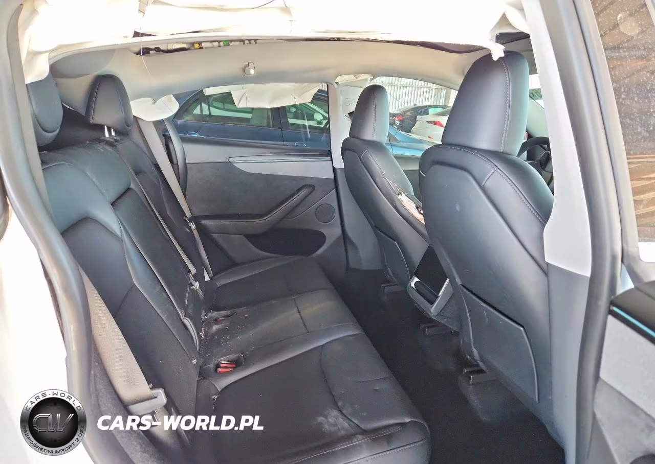 2026 Tesla Model Y VIN:7SAYGDEE8TF438574 - 10