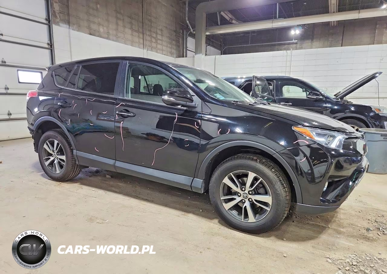 2018 Toyota Rav4 Xle VIN:2T3RFREV2JW831270 - 4