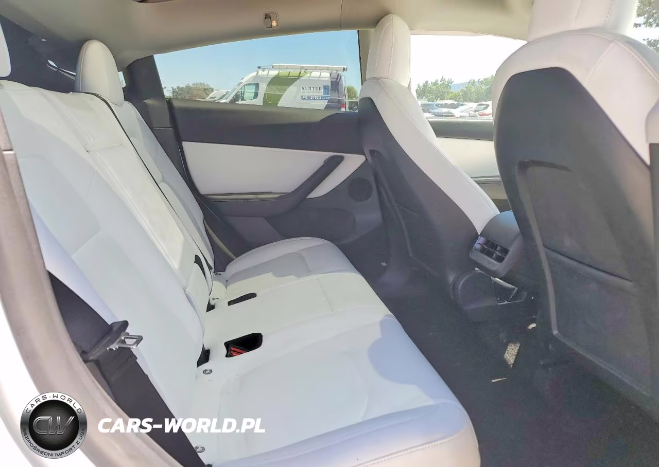 2022 Tesla Model Y VIN:7SAYGDEE3NF425119 - 10
