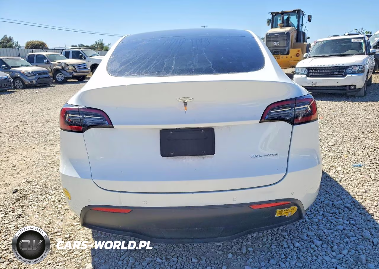 2022 Tesla Model Y VIN:7SAYGDEE3NF425119 - 6