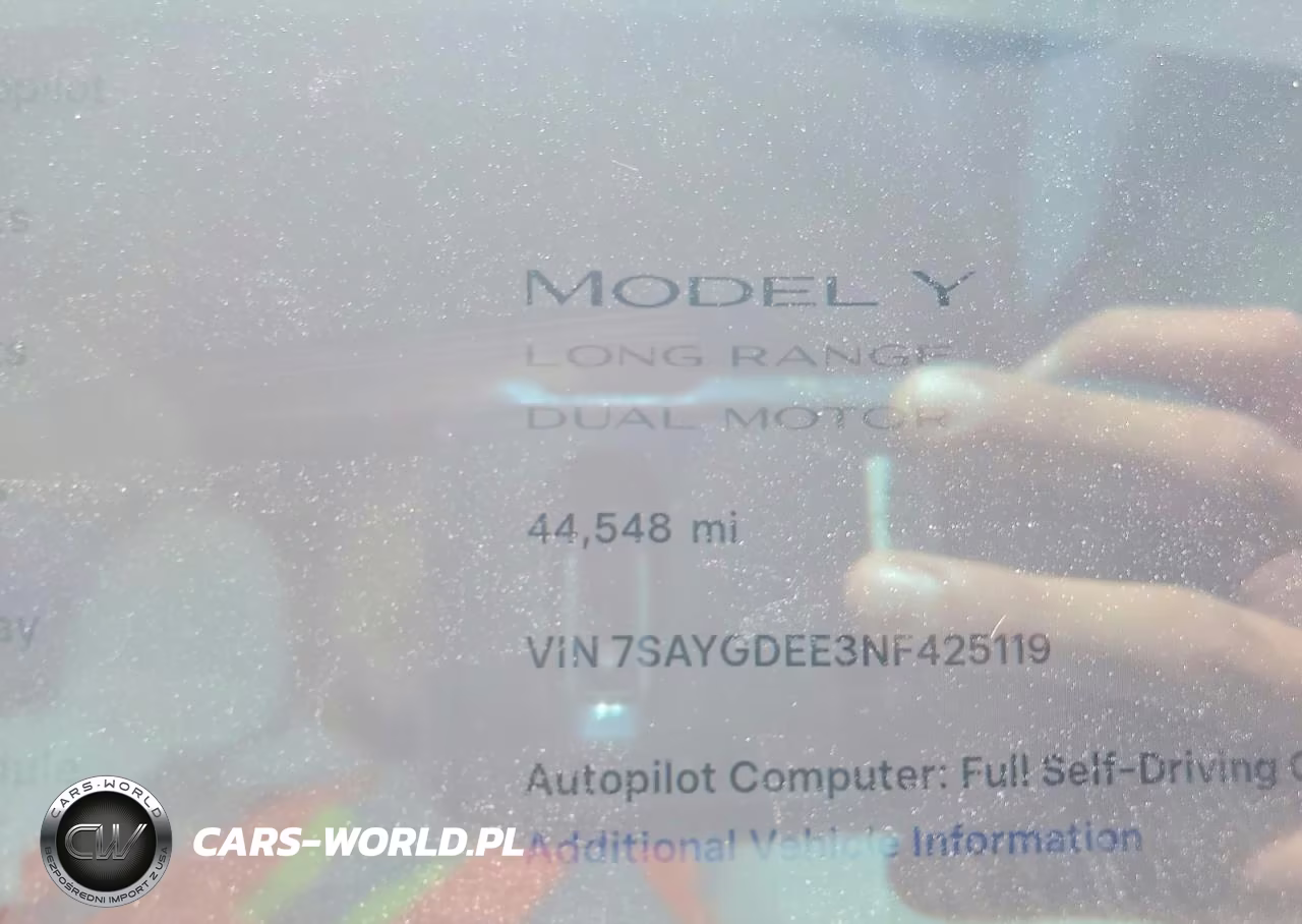 2022 Tesla Model Y VIN:7SAYGDEE3NF425119 - 9