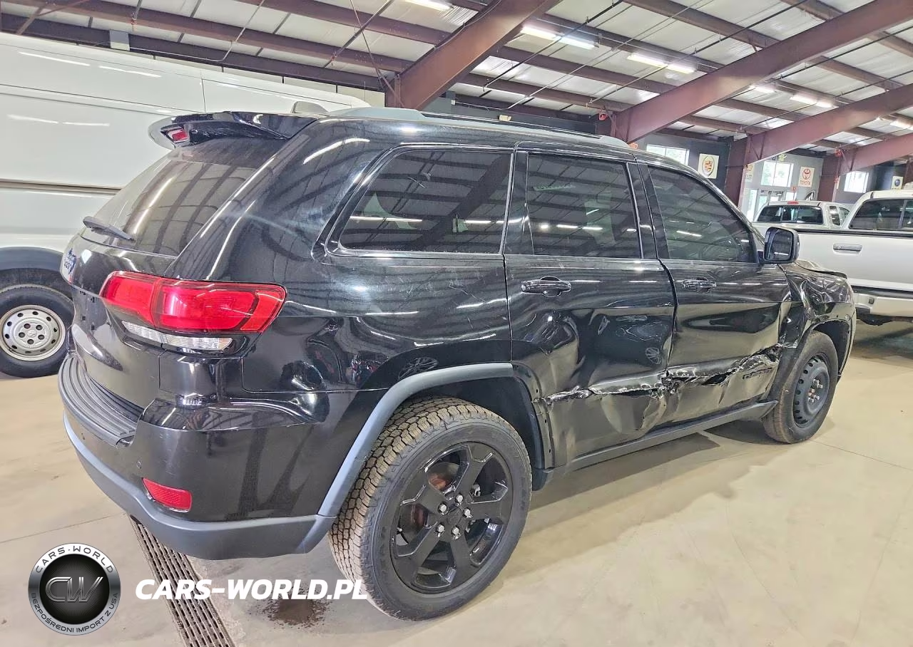 2019 Jeep Grand Cherokee Laredo VIN:1C4RJFAGXKC612565 - 3