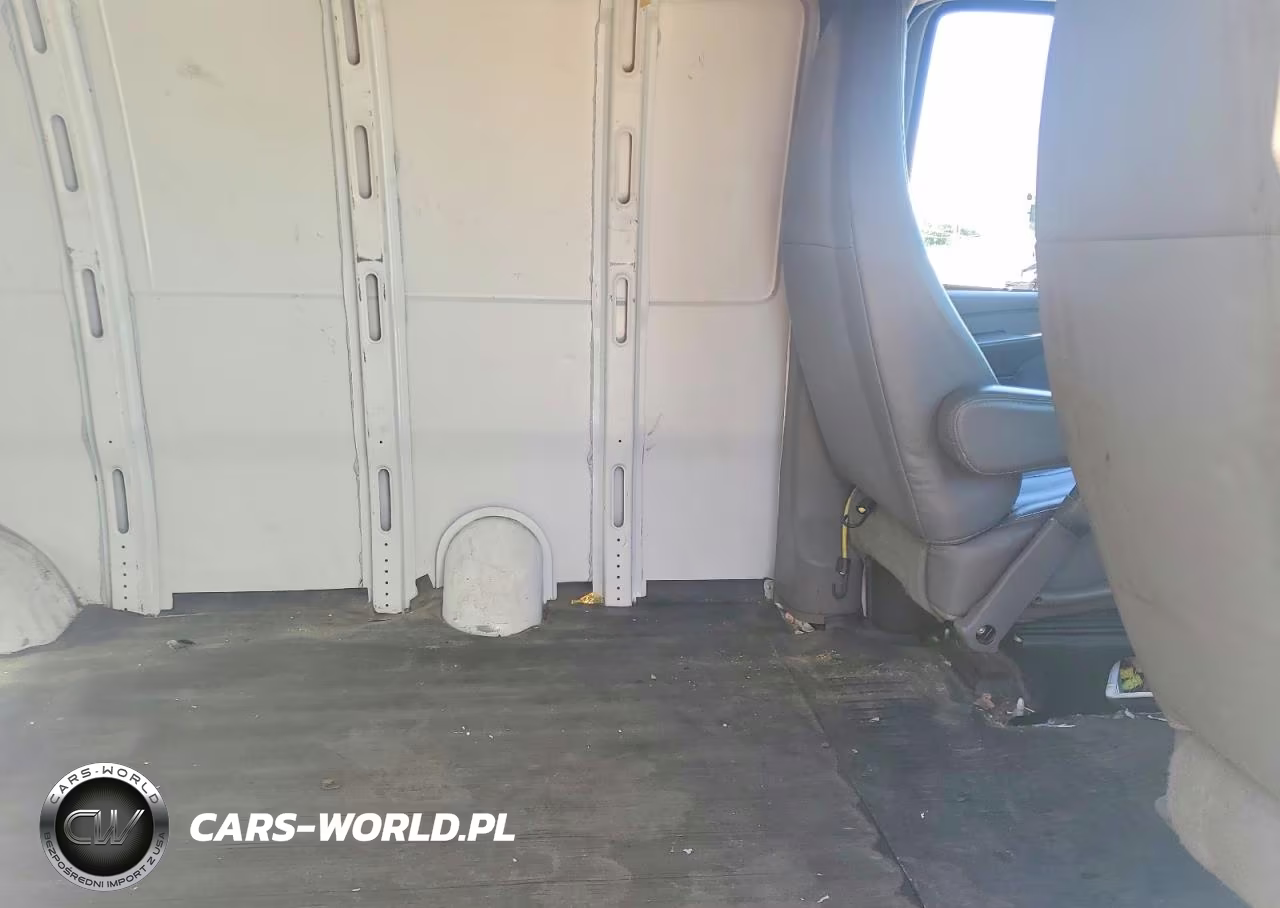 2014 Chevrolet Express 2500 Cargo Delivery Van VIN:1GCWGFFA2E1186988 - 10