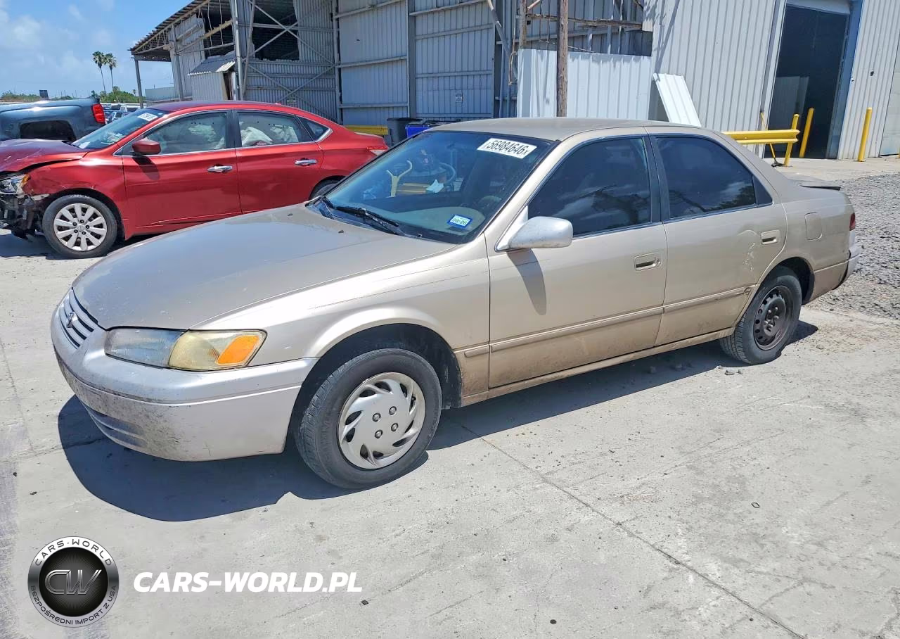 1999 Toyota Camry Le – zdjęcie 1 z 12