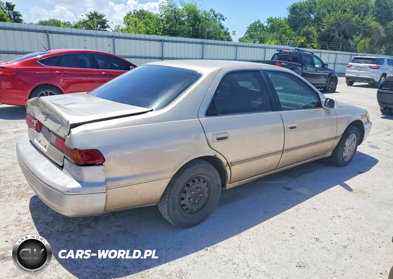 1999 Toyota Camry Le VIN:JT2BG22K5X0318746 - 3
