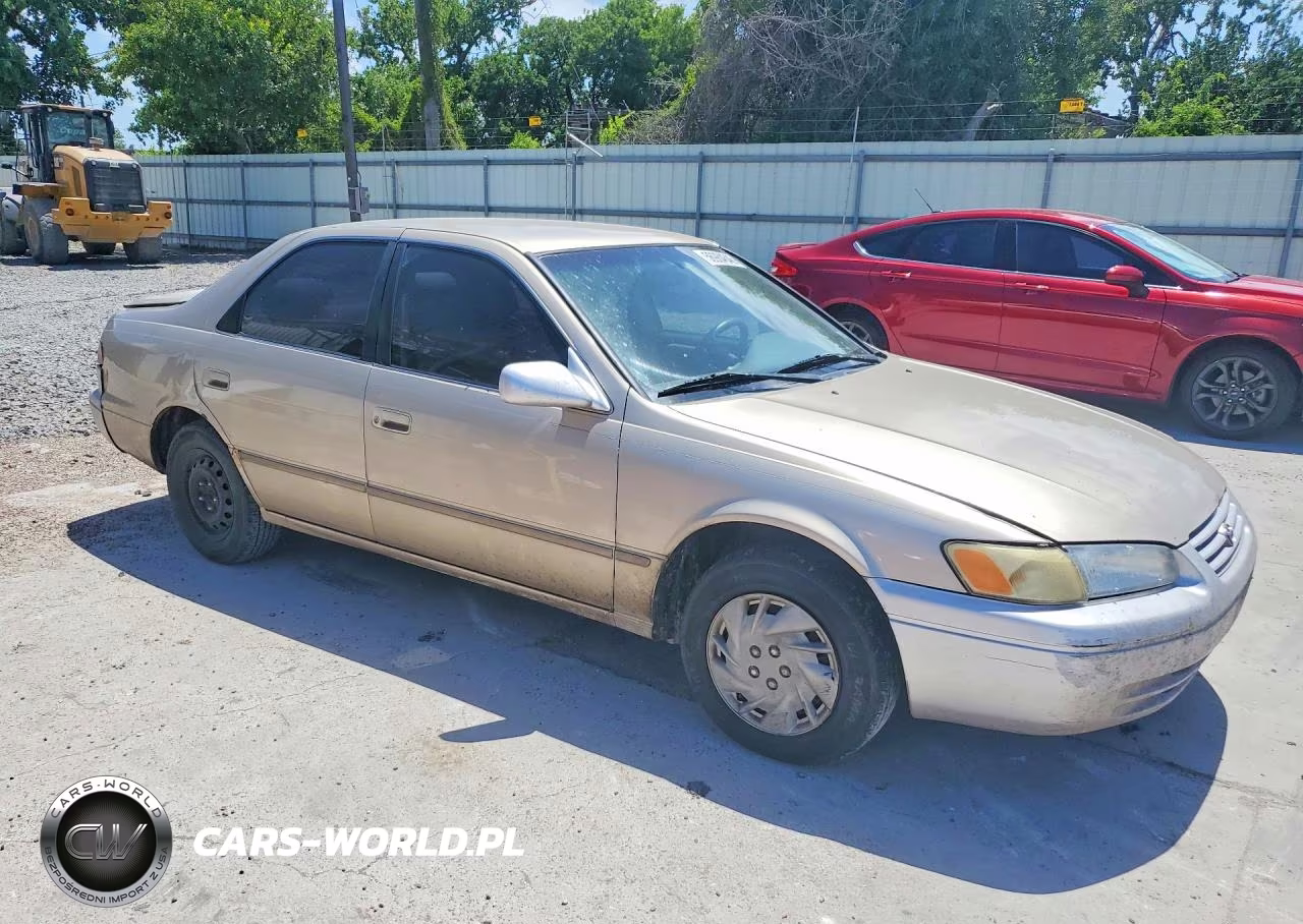 1999 Toyota Camry Le VIN:JT2BG22K5X0318746 - 4
