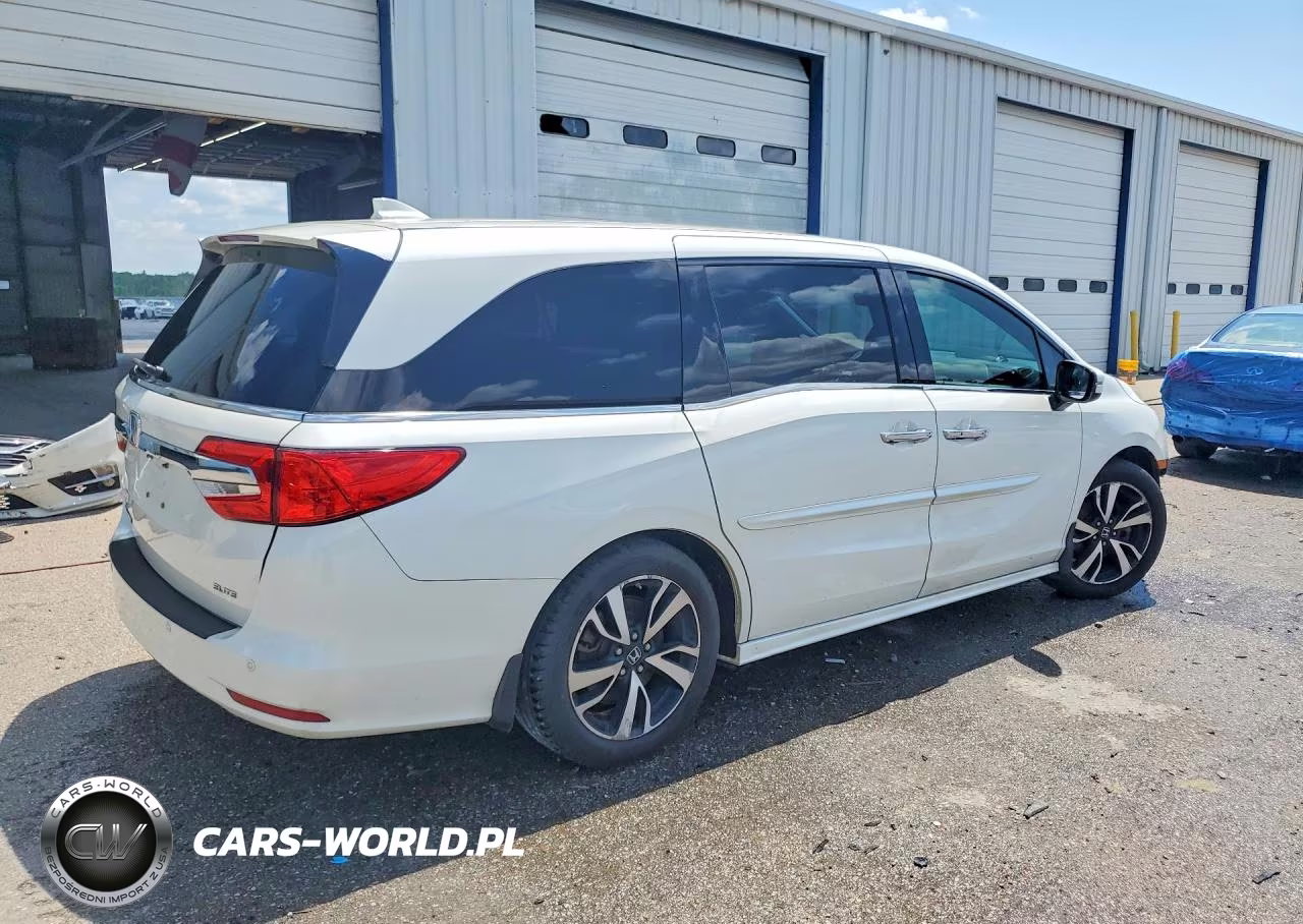 2018 Honda Odyssey Elite VIN:5FNRL6H93JB047661 - 3