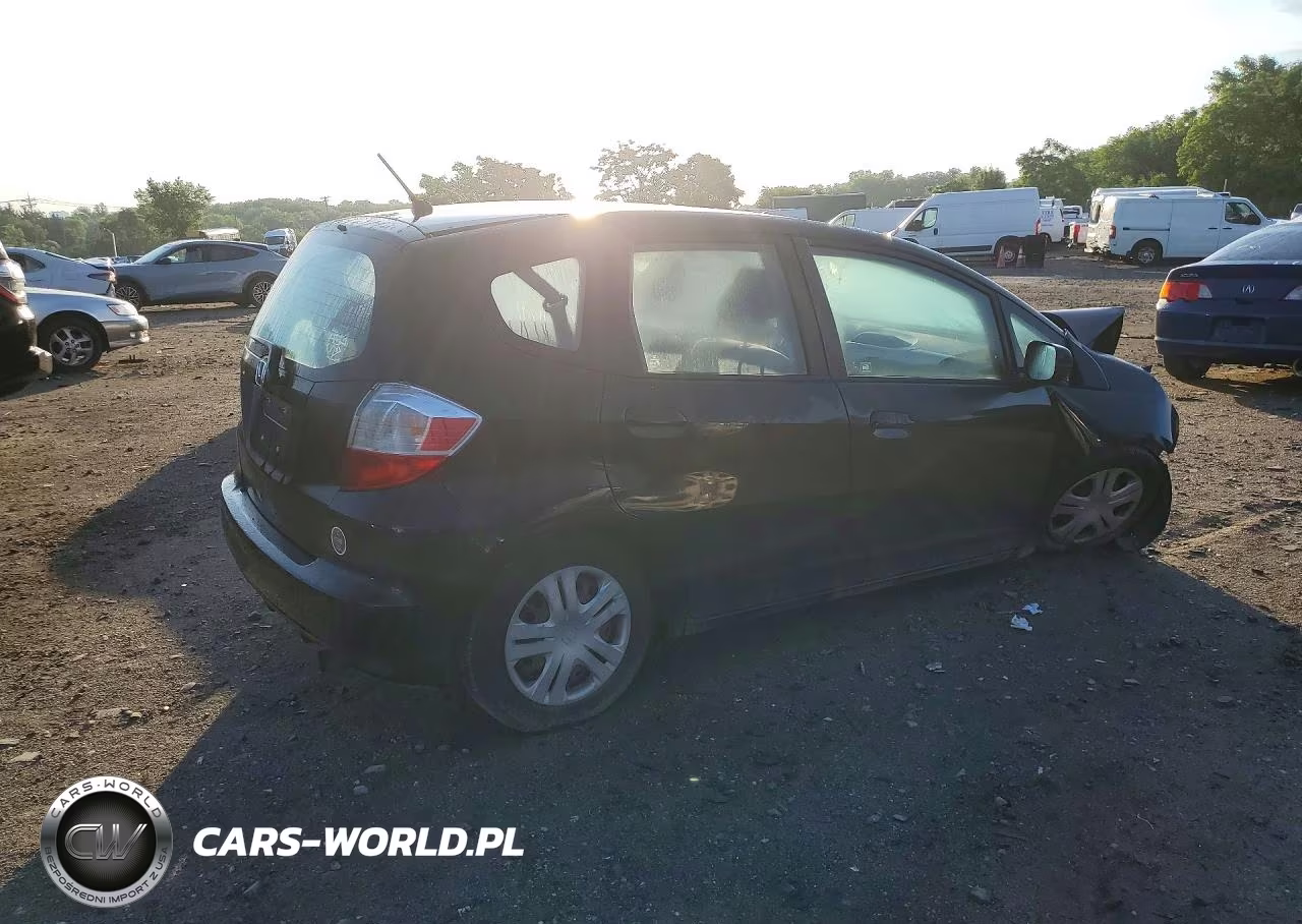 2011 Honda Fit VIN:JHMGE8H38BS004459 - 3