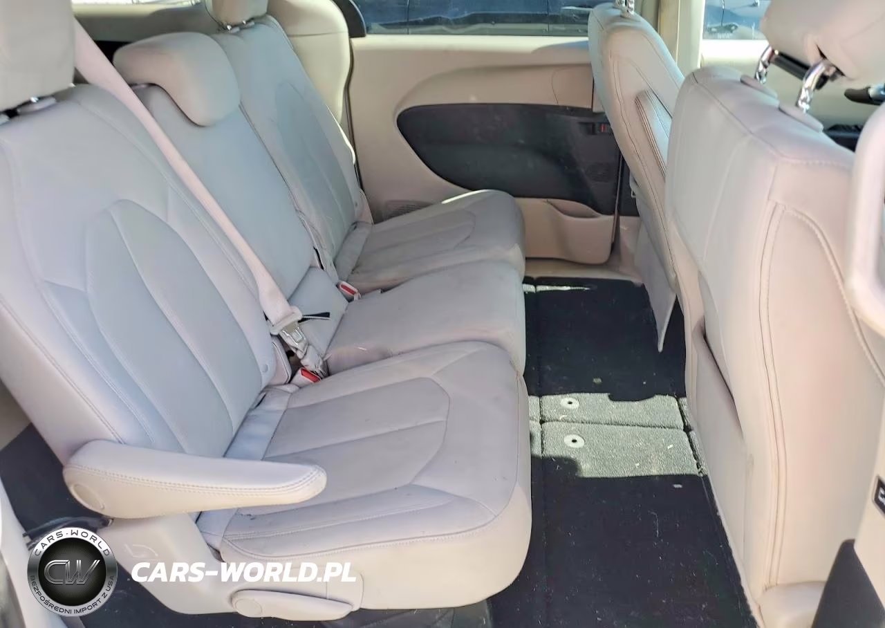 2017 Chrysler Pacifica Touring VIN:2C4RC1DG4HR634389 - 11