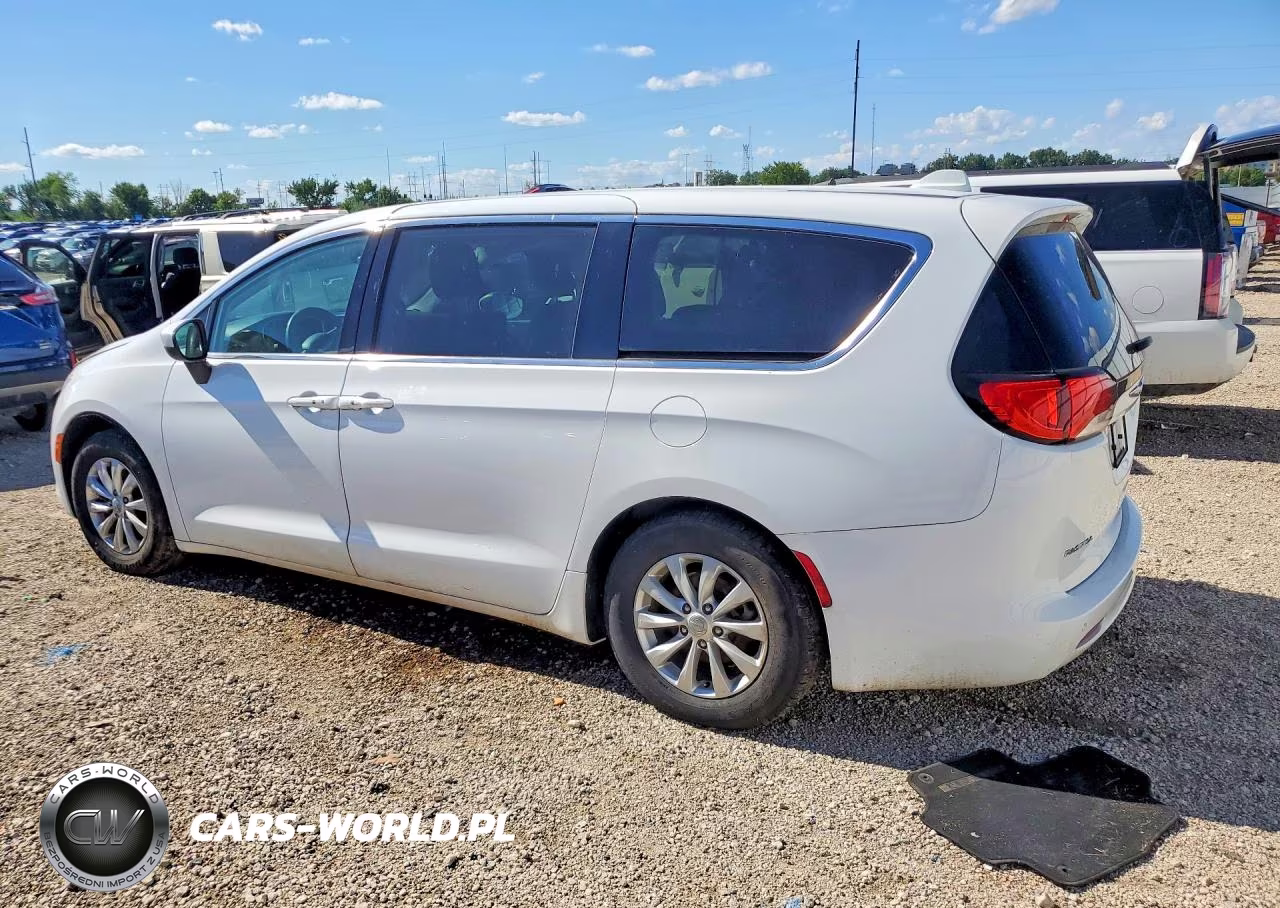 2017 Chrysler Pacifica Touring VIN:2C4RC1DG4HR634389 - 2