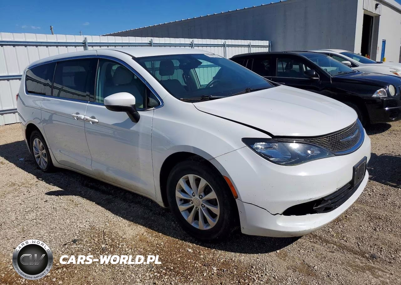 2017 Chrysler Pacifica Touring VIN:2C4RC1DG4HR634389 - 4