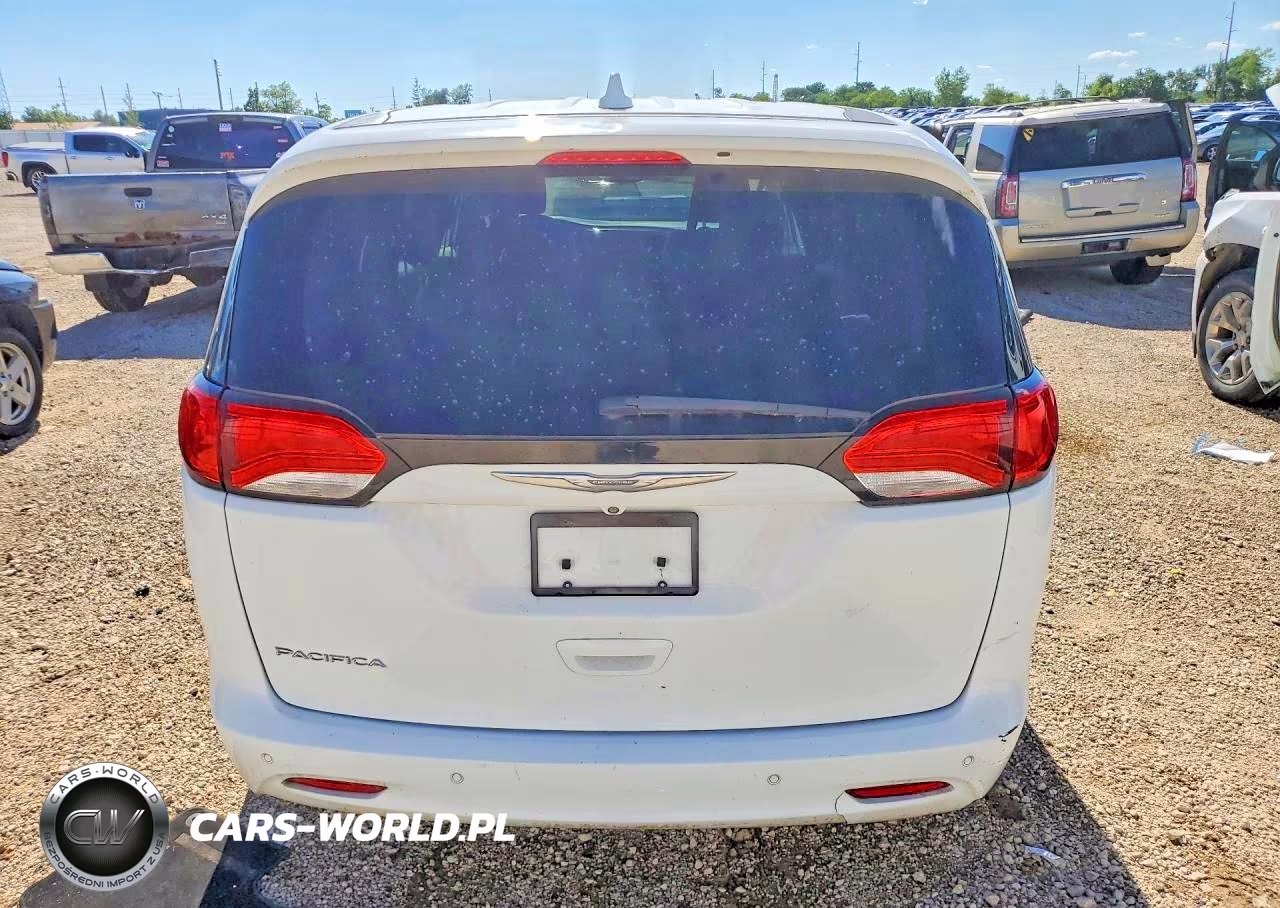 2017 Chrysler Pacifica Touring VIN:2C4RC1DG4HR634389 - 6