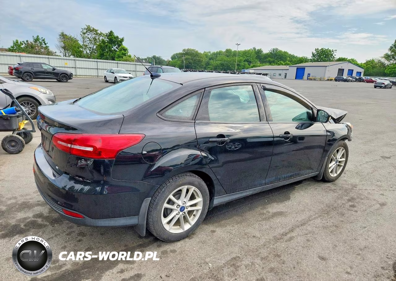 2018 Ford Focus Se VIN:1FADP3F26JL264613 - 3