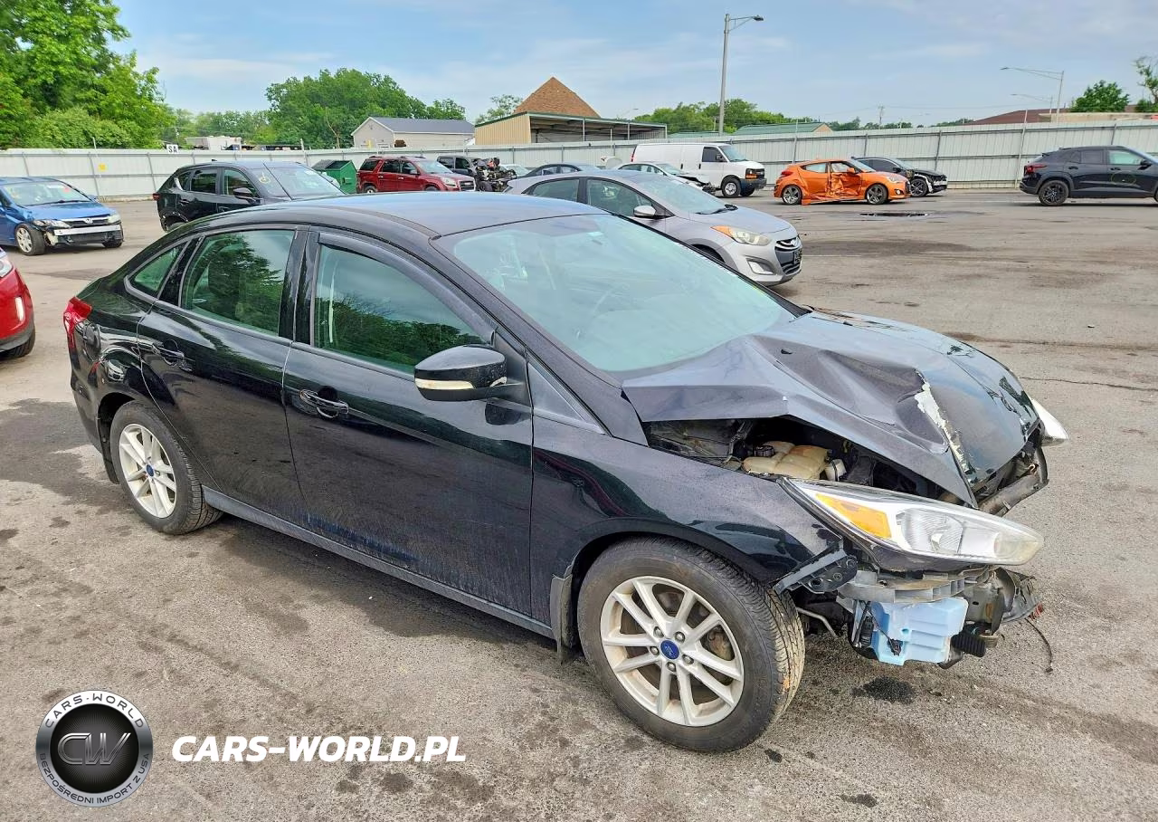 2018 Ford Focus Se VIN:1FADP3F26JL264613 - 4