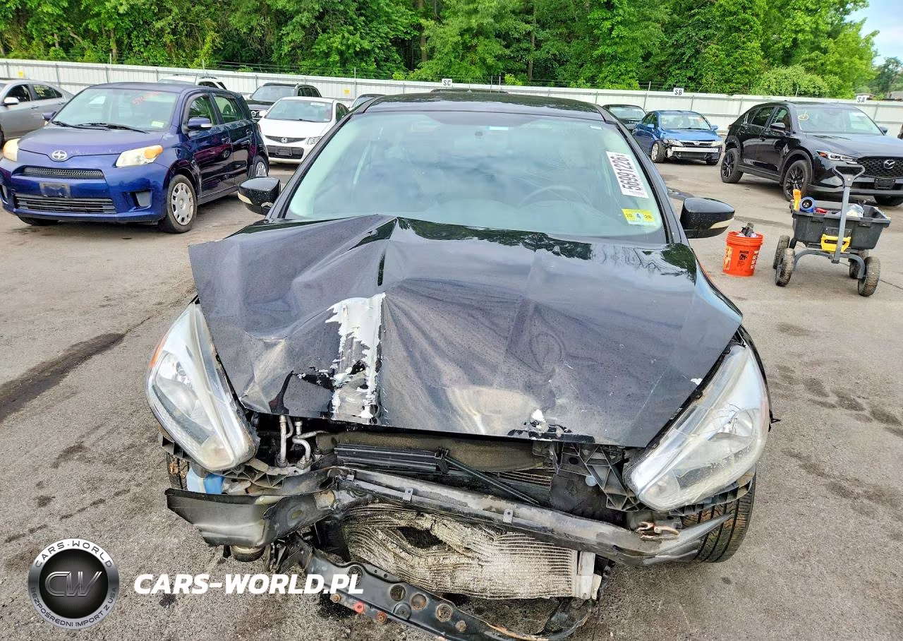 2018 Ford Focus Se VIN:1FADP3F26JL264613 - 5