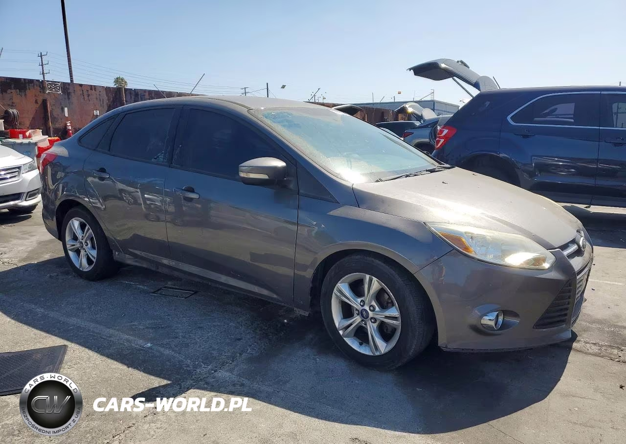 2013 Ford Focus Se VIN:1FADP3F22DL353034 - 4